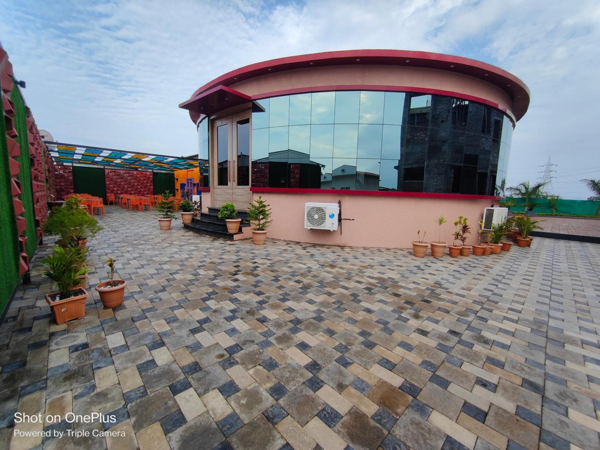 Vss Lawns & Resorts Llp Shahada Exterior foto